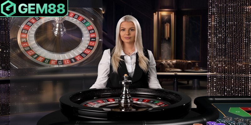 Đội ngũ dealer xinh đẹp và quyến rũ hút hồn người tham gia