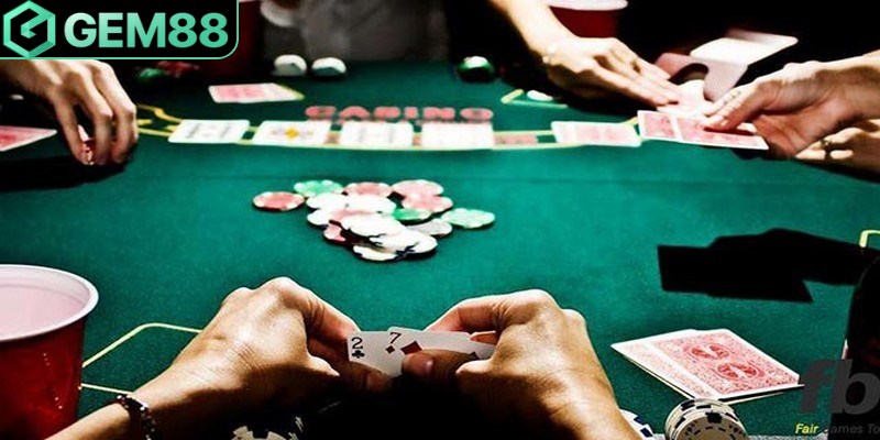 Mẹo Chơi Poker - Chiến Thuật, Bluff & Quản Lý Vốn Tại sao anh em cần phải biết mẹo chơi Poker - bluff lừa đối thủ